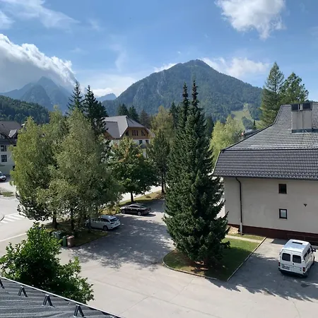 Lovely With Free Parking Апартаменты